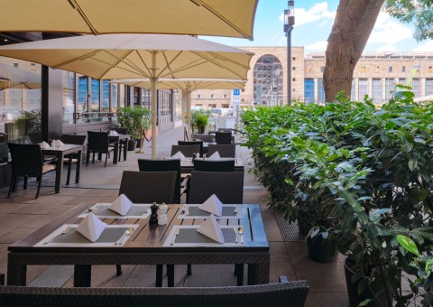 Terrasse der La Brasserie Restaurant & Bar