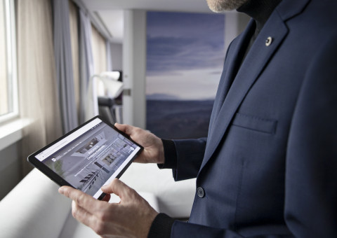 Kevin Lejeune in front of the Steigenberger Icon Wiltcher's